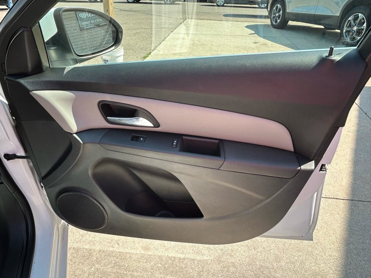 Used 2015 Chevrolet Cruze LT FWD image 16