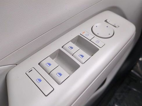 Used 2025 Hyundai Kona SEL image 22