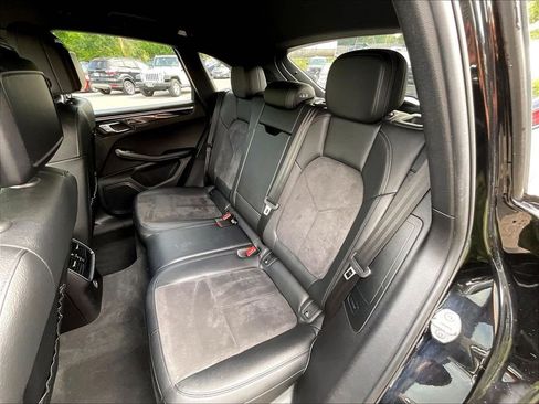 Used 2018 Porsche Macan AWD/4WD image 25