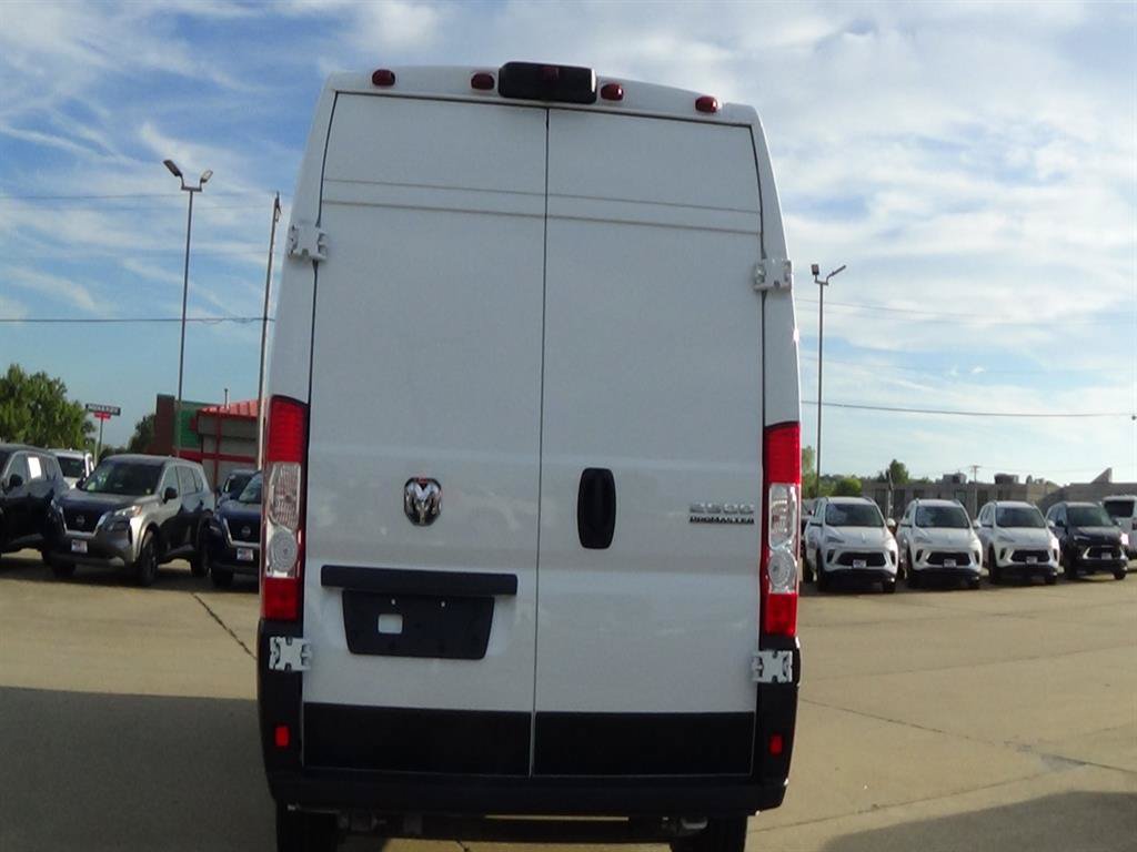 Used 2025 RAM ProMaster 2500 w/ Storage Group FWD image 7