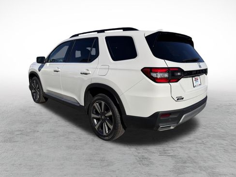 Certified 2024 Honda Pilot Touring image 4