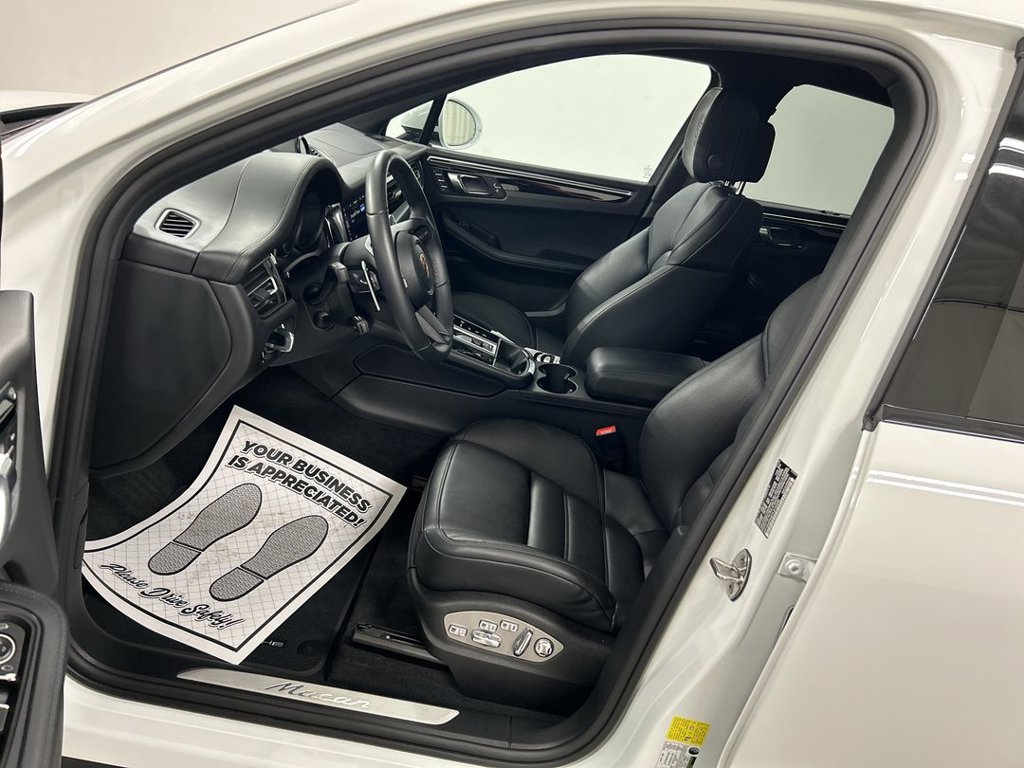 Certified 2026 Porsche Macan AWD/4WD image 9