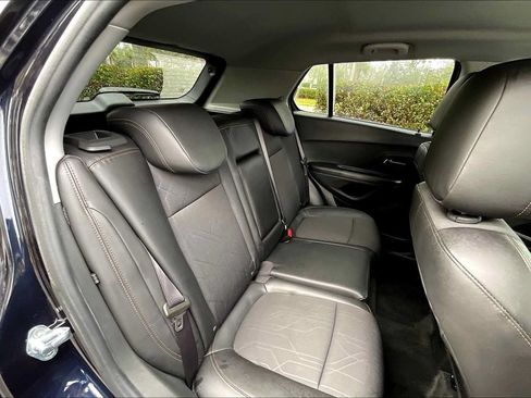 Used 2022 Chevrolet Trax LT w/ LT Convenience Package FWD image 26