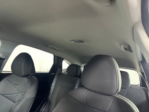 Certified 2025 Hyundai Tucson SE image 12