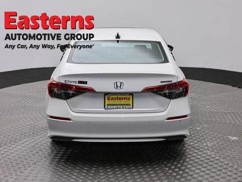 Used 2022 Honda Civic Touring image 6