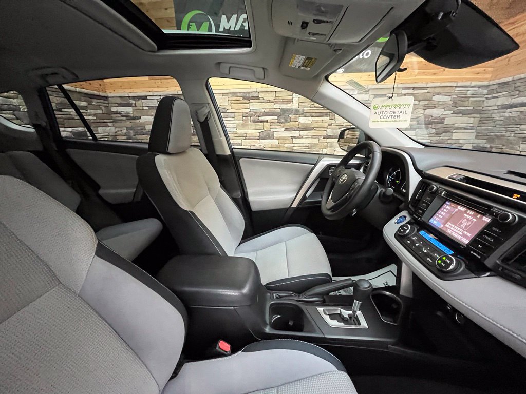 Used 2017 Toyota RAV4 XLE AWD/4WD image 19