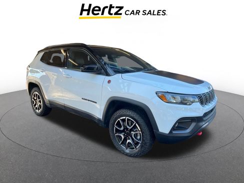 Used 2025 Jeep Compass Trailhawk image 1