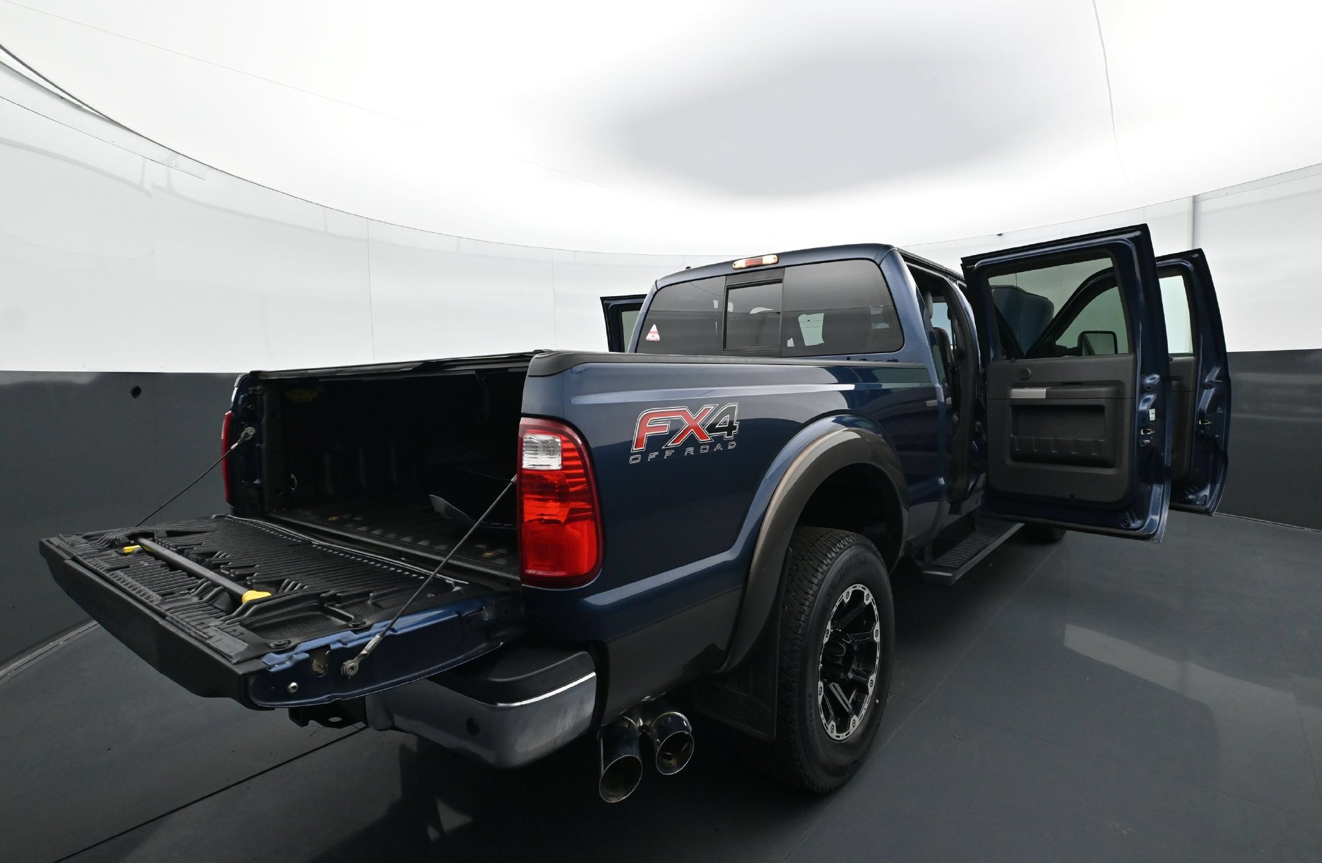 Used 2016 Ford F250 Lariat w/ Lariat Ultimate Package AWD/4WD image 33