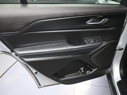 Used 2024 Jeep Grand Cherokee L Laredo RWD image 24