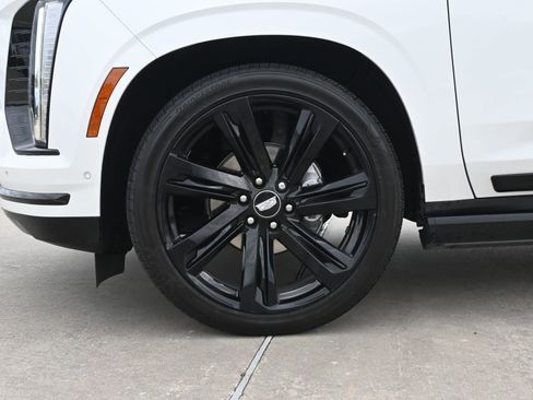 Certified 2025 Cadillac Escalade Sport Platinum w/ LPO, Floor Liner Package AWD/4WD image 29