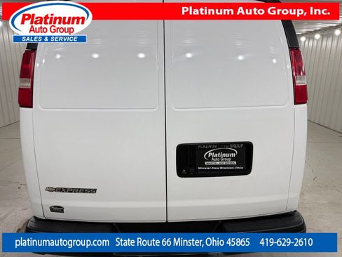 Used 2019 Chevrolet Express 3500 Extended w/ Driver Convenience Package RWD image 4