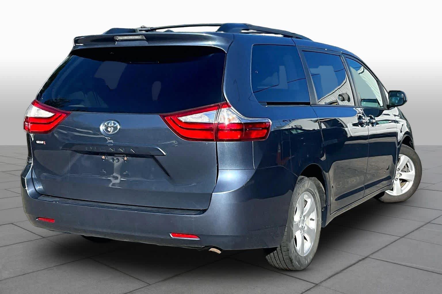 Certified 2017 Toyota Sienna LE FWD image 13