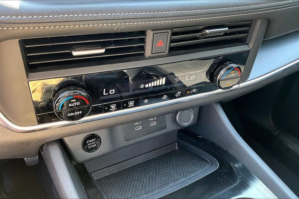 Used 2025 Nissan Rogue SV FWD image 15