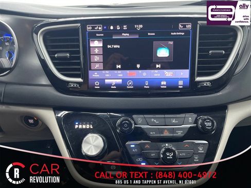 Used 2023 Chrysler Pacifica Touring-L FWD image 22