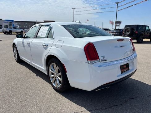Used 2018 Chrysler 300 Limited image 4
