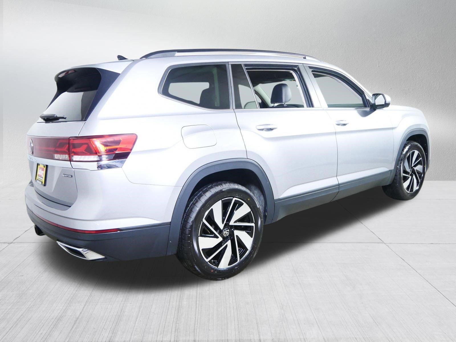 Used 2024 Volkswagen Atlas SE AWD/4WD image 7