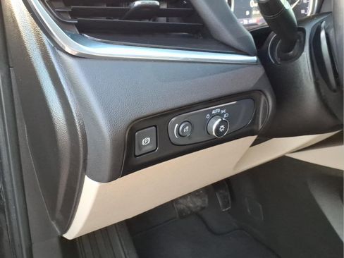 Used 2021 Buick Enclave Essence image 19