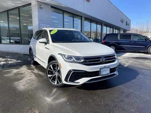 Used 2024 Volkswagen Tiguan SEL R-Line image 3