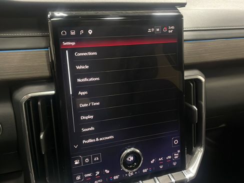 Used 2025 GMC Acadia Denali w/ Super Cruise Package FWD image 8