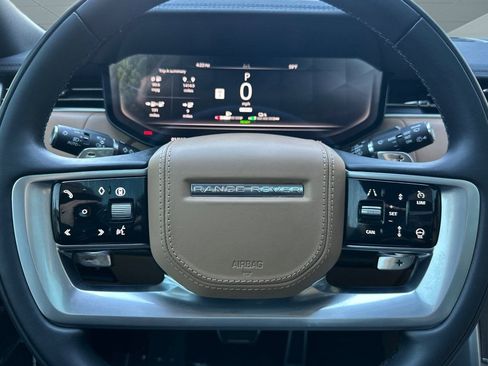 Used 2025 Land Rover Range Rover SE image 16