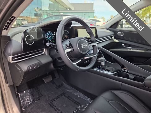 Used 2025 Hyundai Elantra Limited FWD image 10