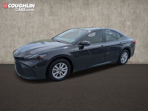 Used 2025 Toyota Camry LE AWD/4WD image 4