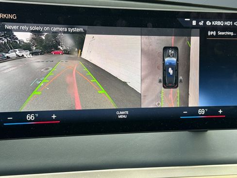 Used 2022 BMW iX xDrive50 w/ Premium Package image 24