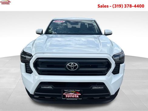 Certified 2024 Toyota Tacoma SR5 AWD/4WD image 11