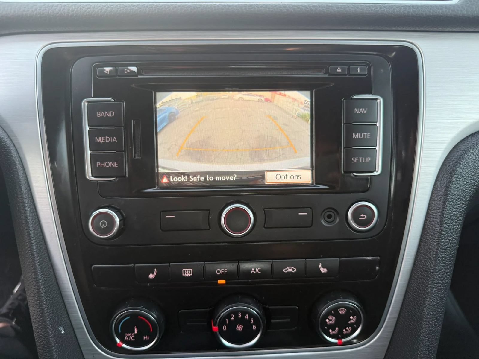 Used 2013 Volkswagen Passat 2.5 SE FWD image 16