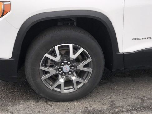 Used 2023 GMC Acadia SLE w/ Driver Convenience Package image 2