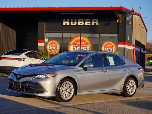 Used 2019 Toyota Camry XLE image 1