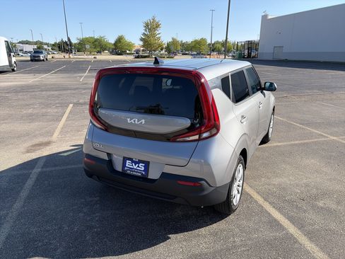 Used 2022 Kia Soul LX FWD image 6