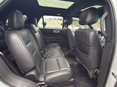 Used 2015 Ford Explorer XLT w/ Equipment Group 202A image 41