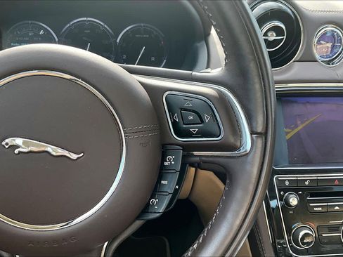 Used 2013 Jaguar XJ RWD image 24