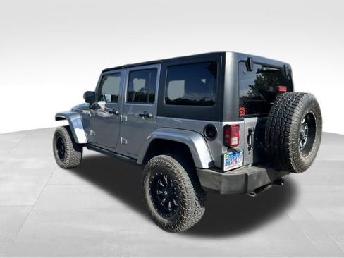 Used 2017 Jeep Wrangler Unlimited Rubicon w/ Connectivity Group AWD/4WD image 8