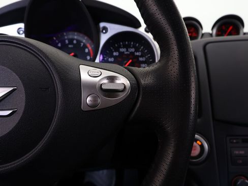Used 2017 Nissan 370Z Coupe RWD image 23