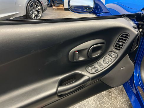 Used 2002 Chevrolet Corvette Z06 w/ Memory Pkg image 24