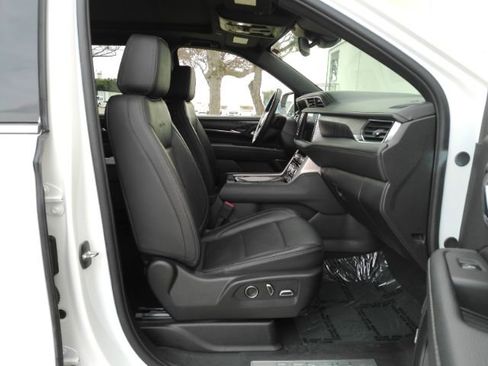 Used 2024 GMC Yukon Denali image 23