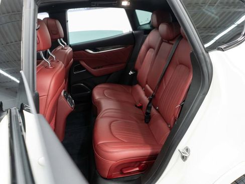 Used 2022 Maserati Levante GT AWD/4WD image 28