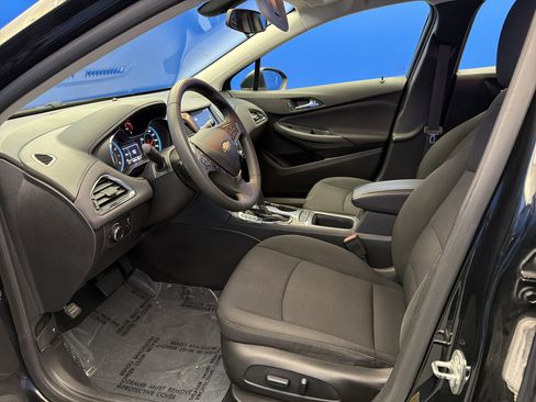 Used 2017 Chevrolet Cruze LT w/ Convenience Package image 13