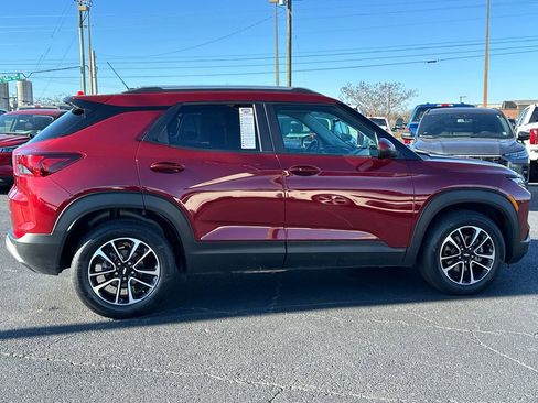 Used 2024 Chevrolet TrailBlazer LT w/ Driver Confidence Package image 8