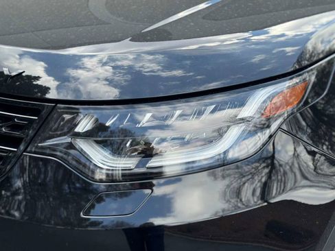 Used 2017 Land Rover Discovery HSE image 13