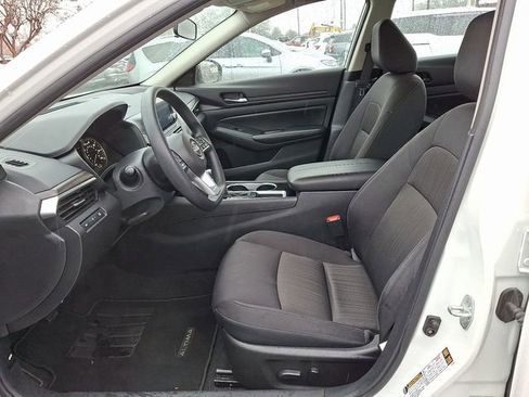 Used 2024 Nissan Altima 2.5 SV image 10