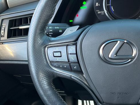 Used 2022 Lexus ES 300h F Sport w/ Accessory Package image 18