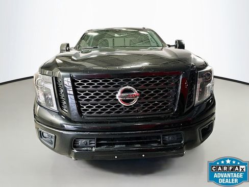 Used 2018 Nissan Titan SV w/ SV Convenience Package image 3
