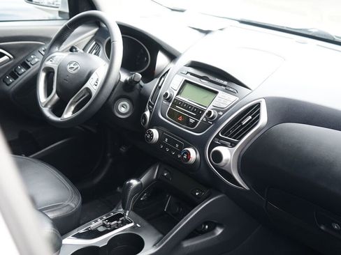 Used 2011 Hyundai Tucson GLS image 24