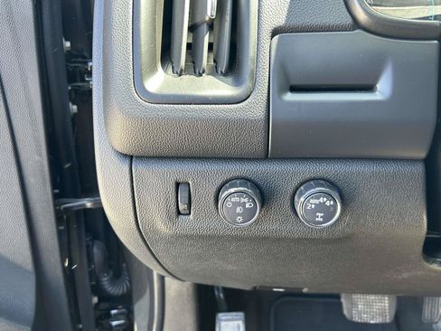 Used 2022 Chevrolet Colorado LT w/ LT Convenience Package AWD/4WD image 19