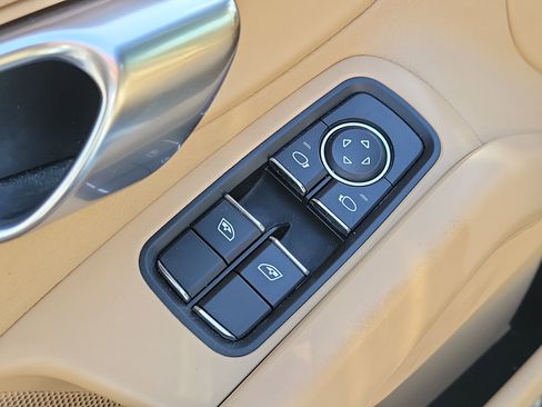 Used 2014 Porsche Boxster image 10