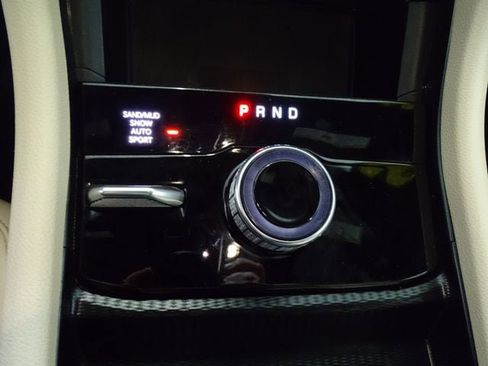 Certified 2024 Jeep Grand Cherokee L Limited w/ Luxury Tech Group II image 12