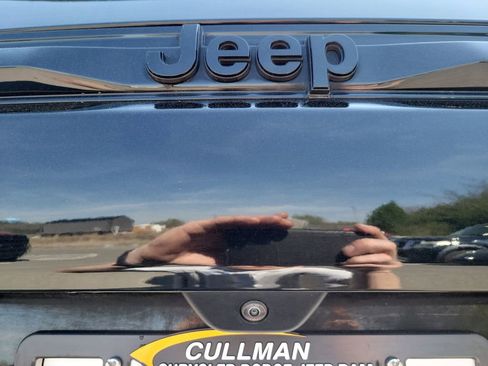 Used 2024 Jeep Grand Cherokee Altitude image 24